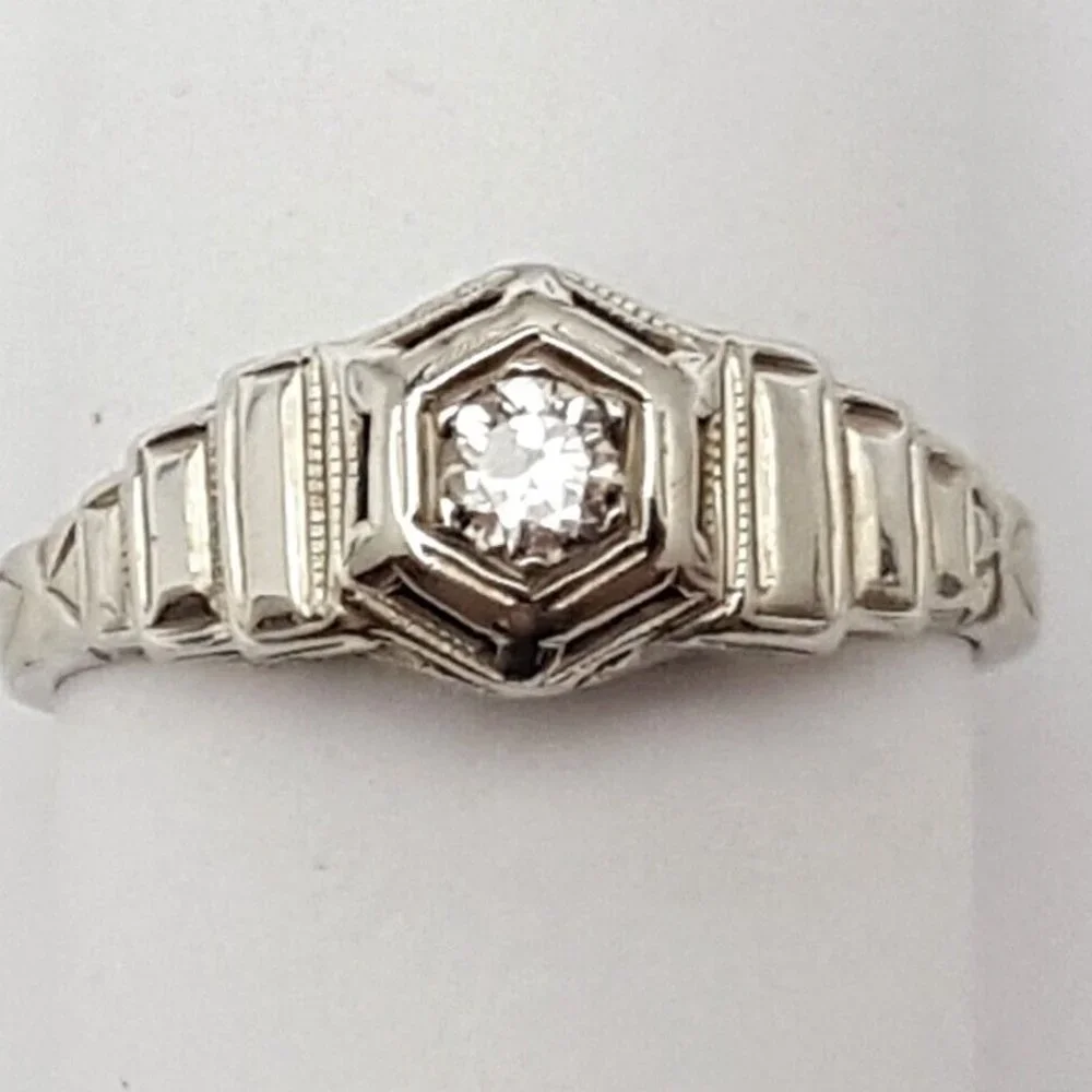 Vintage 18K Solid White Gold Ladies Designer Diamond Wedding Engagement Ring